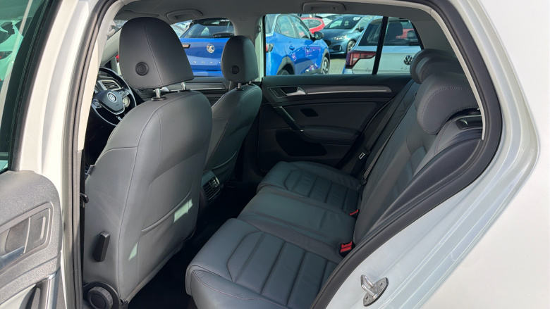 Volkswagen Golf 99kW e-Golf 35kWh 5dr Auto Electric Hatchback